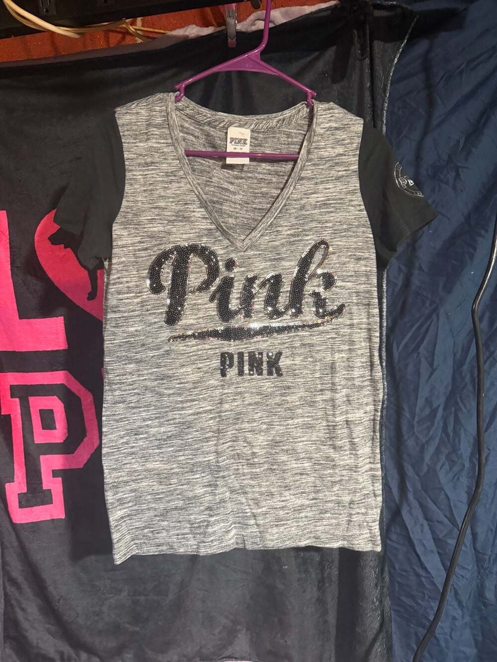 Victoria's Secret PINK V-Neck Sequin Logo T-Shirt Size XS
